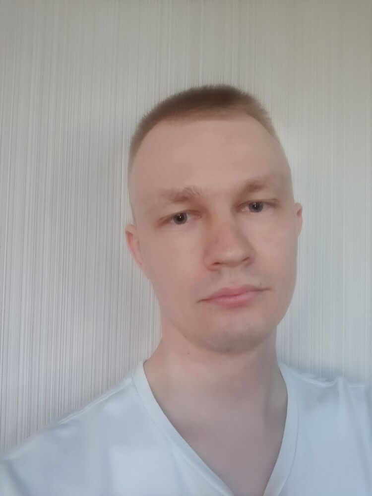  37074167  Nicola, 37 ,    