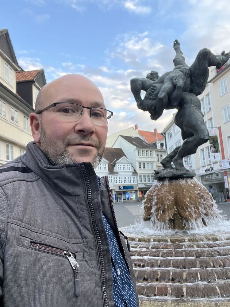  44084767  Deniz, 47 ,    Essen