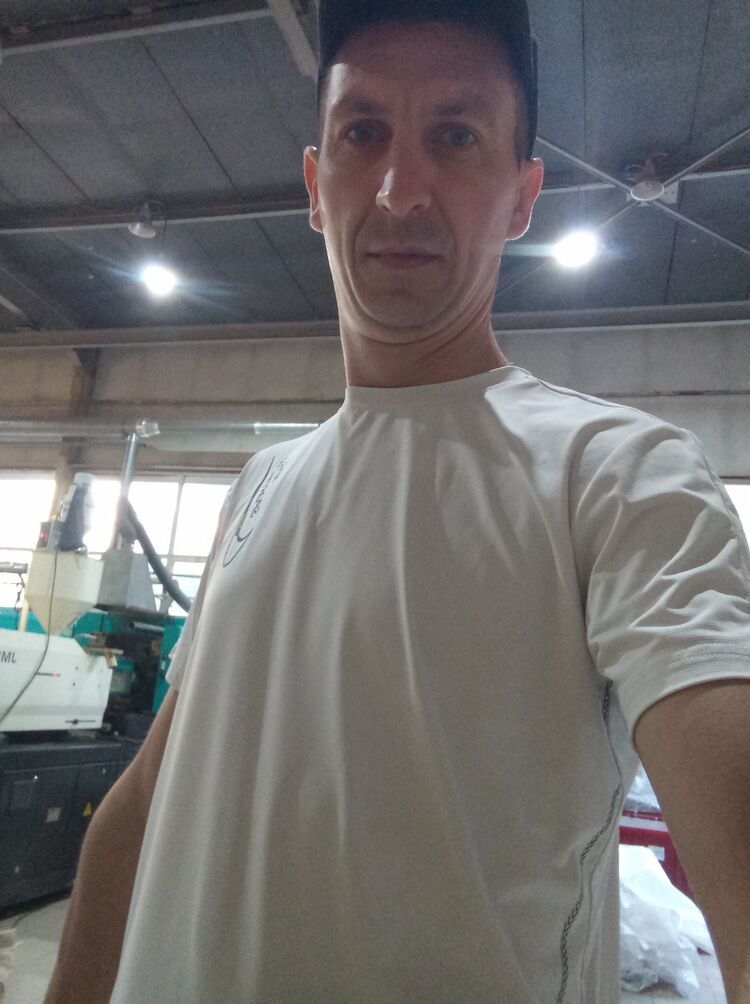  46432827  , 37 ,    