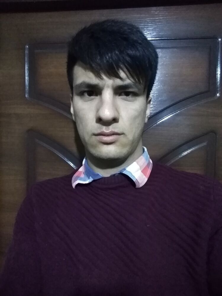  ,   Nik holding, 30 ,   ,   , c 