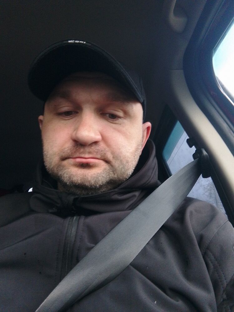  48200057  Mikhail, 42 ,    