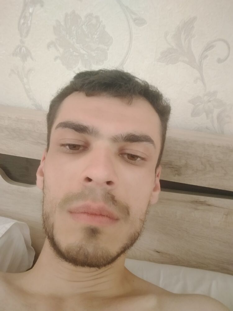  44653557  Robert, 28 ,    