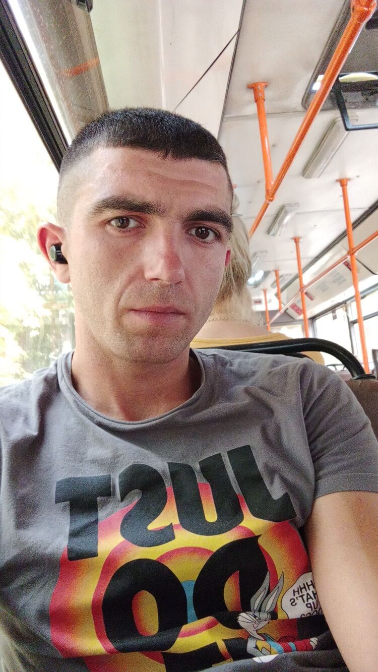  ,   Pavel, 32 ,   ,   