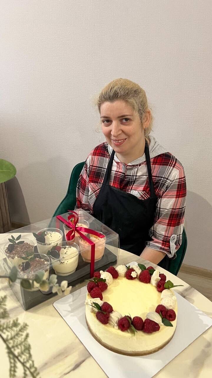  54435807  Elena, 42 ,    