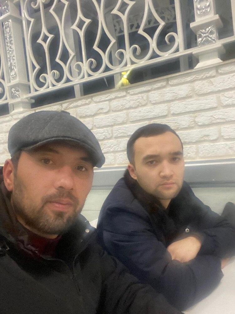  18686097  Erkin, 37 ,    