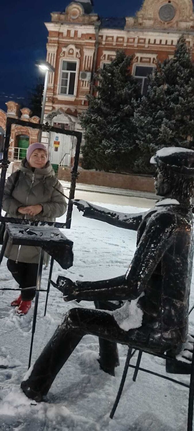  54525637  Elena, 57 ,    