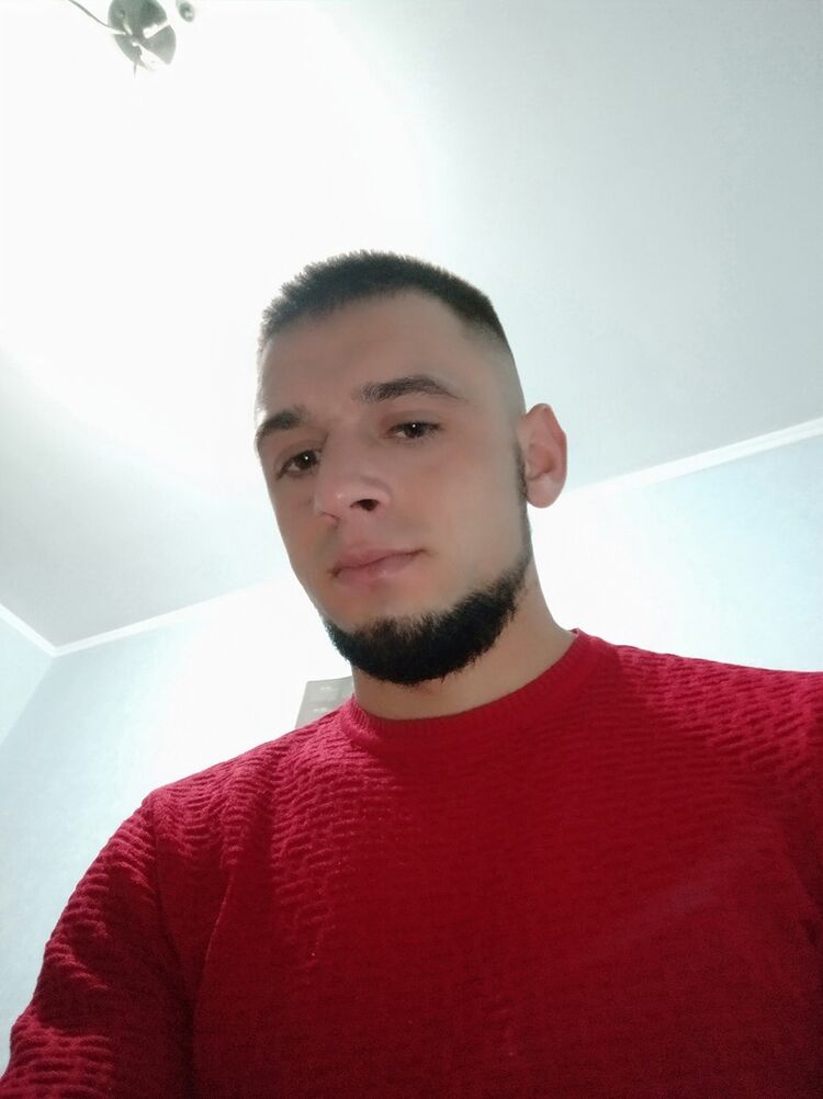  18084147  Mihai, 33 ,    