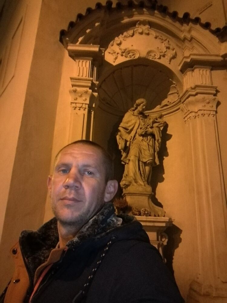  18374467  Aleksandr, 39 ,    Praha