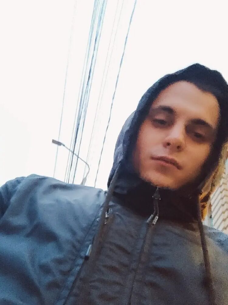  27158007  Artur, 28 ,    