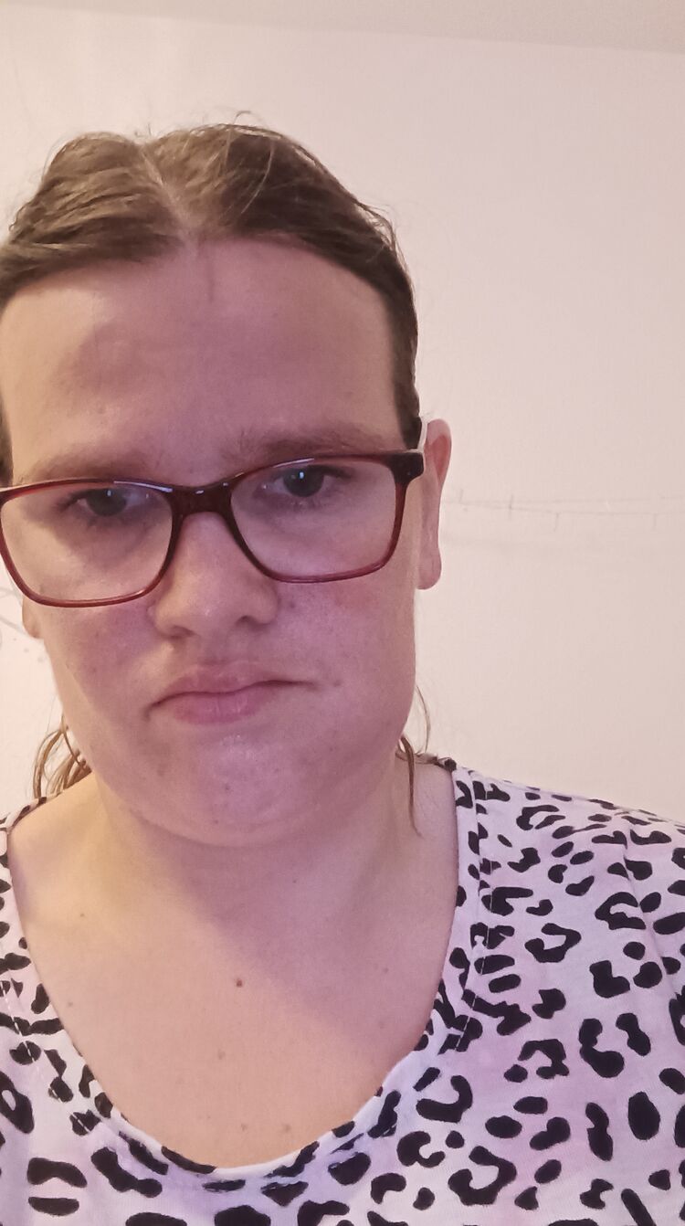  35591747  Yvonne, 35 ,    Ellingen