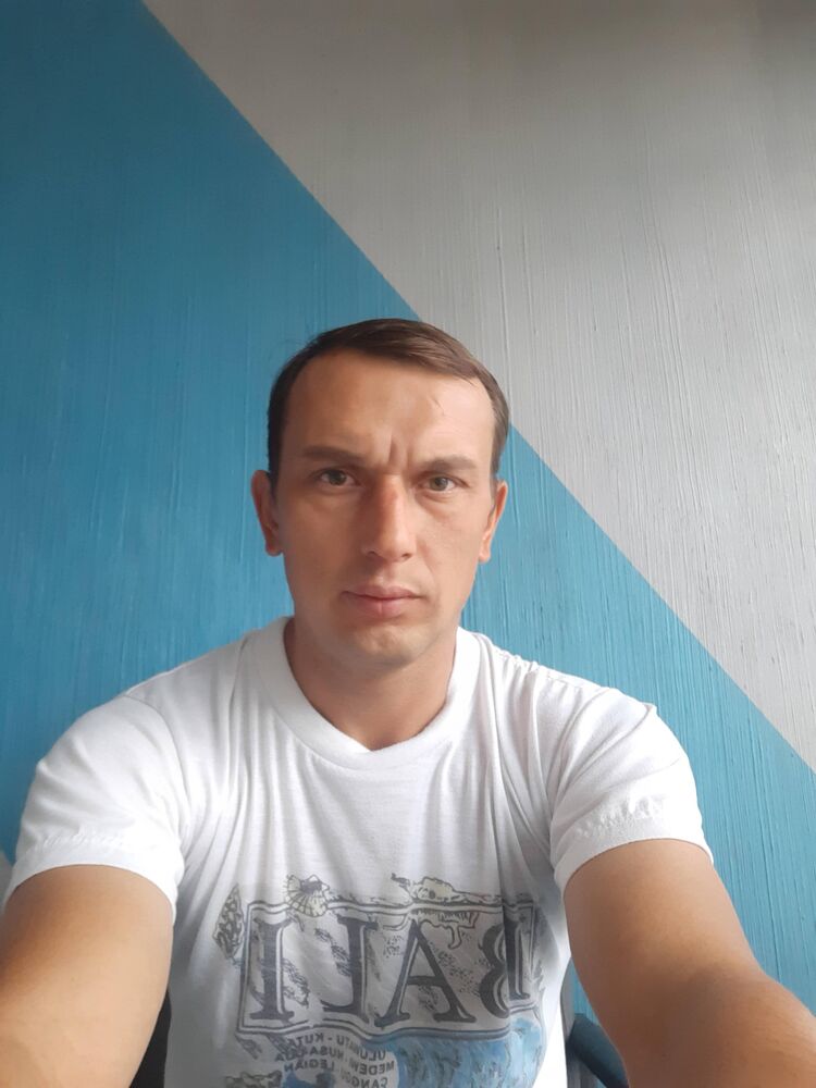  37634337  Sergei, 41 ,    