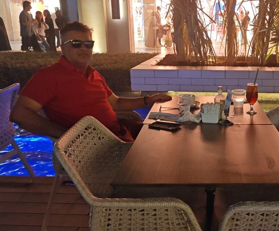  53421907  Martin, 25 ,    