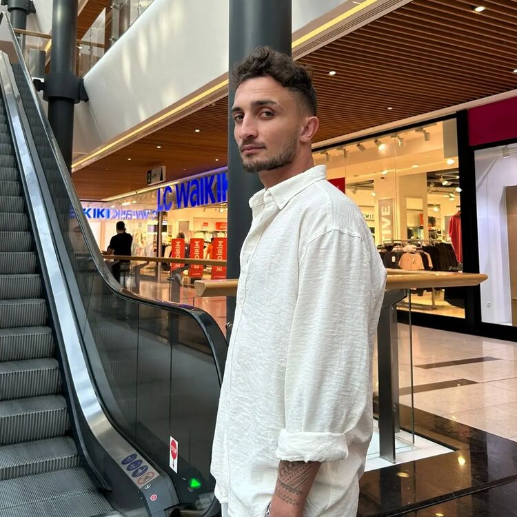  47113407  Abbas, 26 ,    