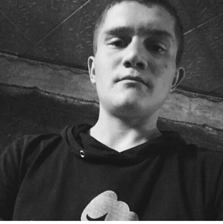  20547277  Andrej, 27 ,    