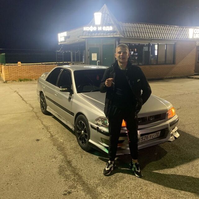  54386497  Viktor, 24 ,    