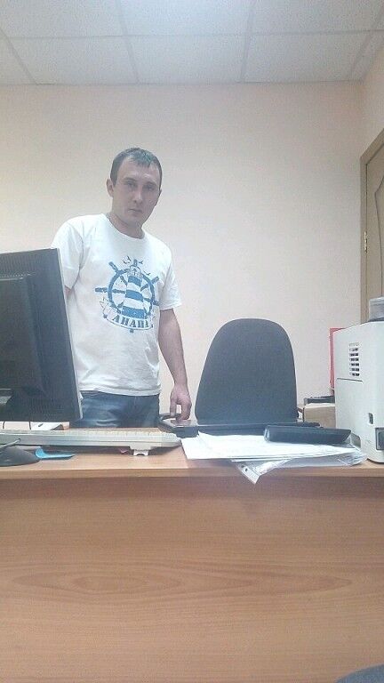  ,   Artur, 40 ,   ,   , c 