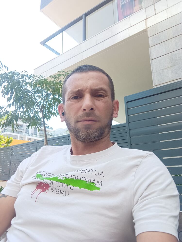  44620037  Ivan, 44 ,    