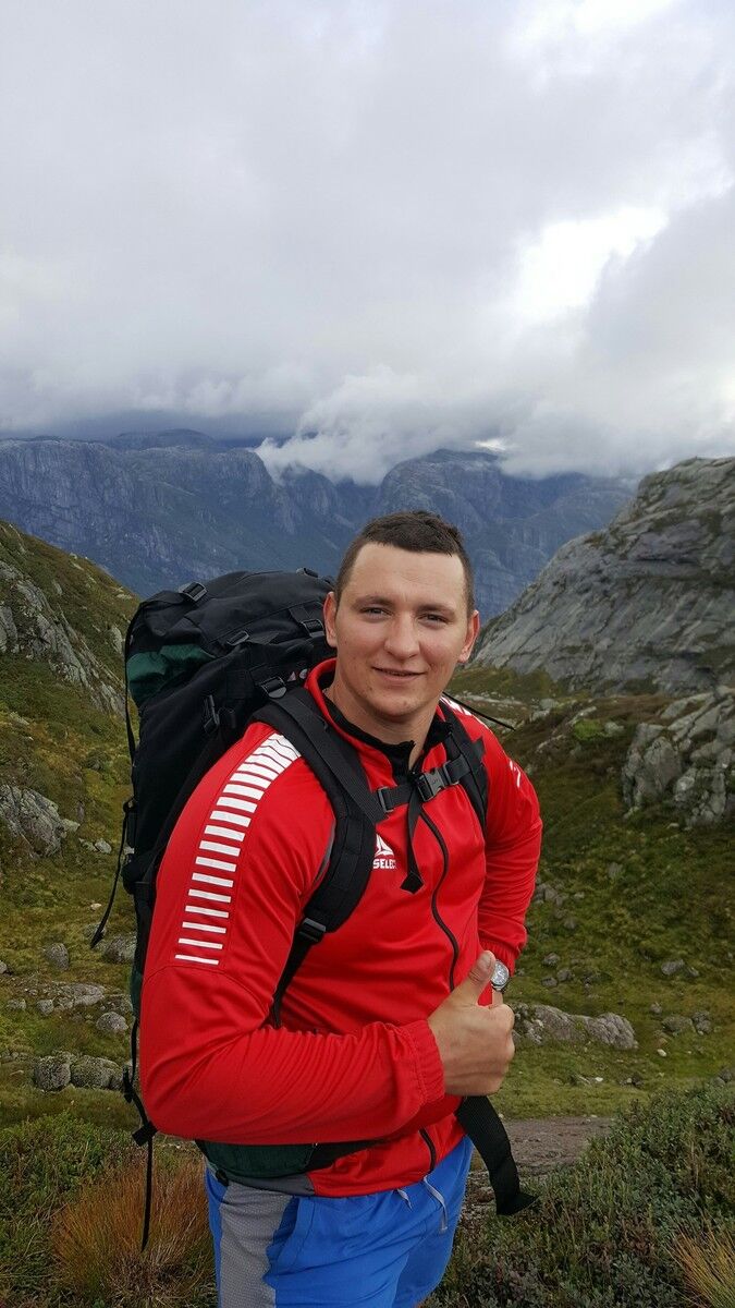 16431827  Andriy, 35 ,    