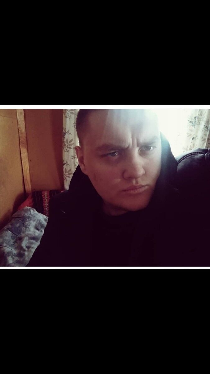  18557427  Inchi, 33 ,    -