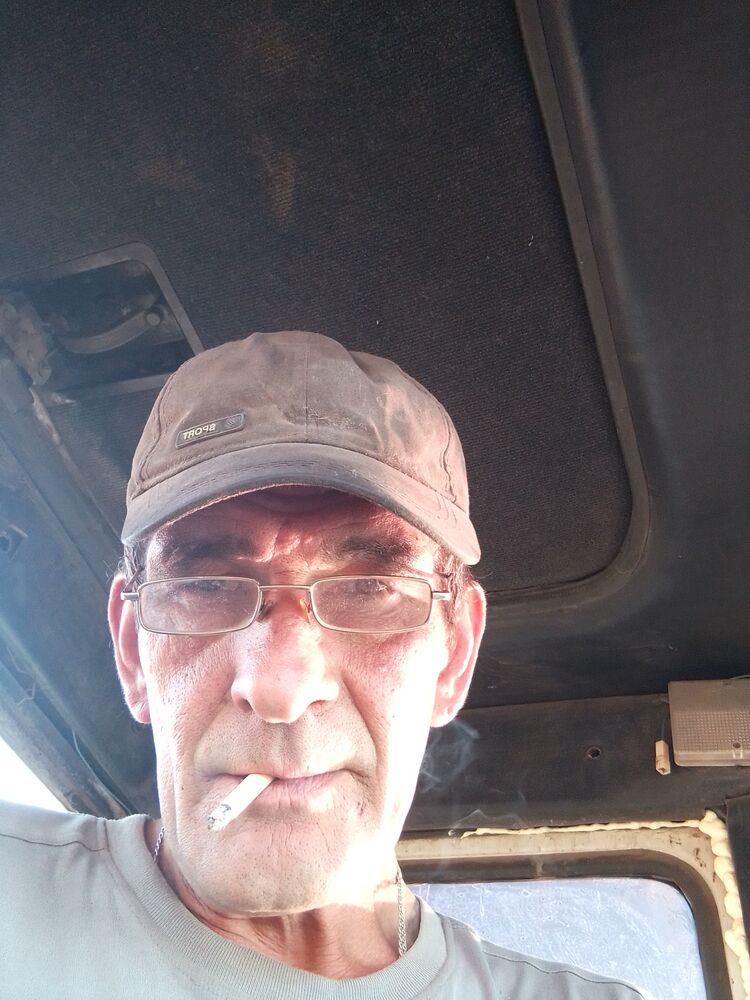  38147057  Vladimir, 52 ,    -