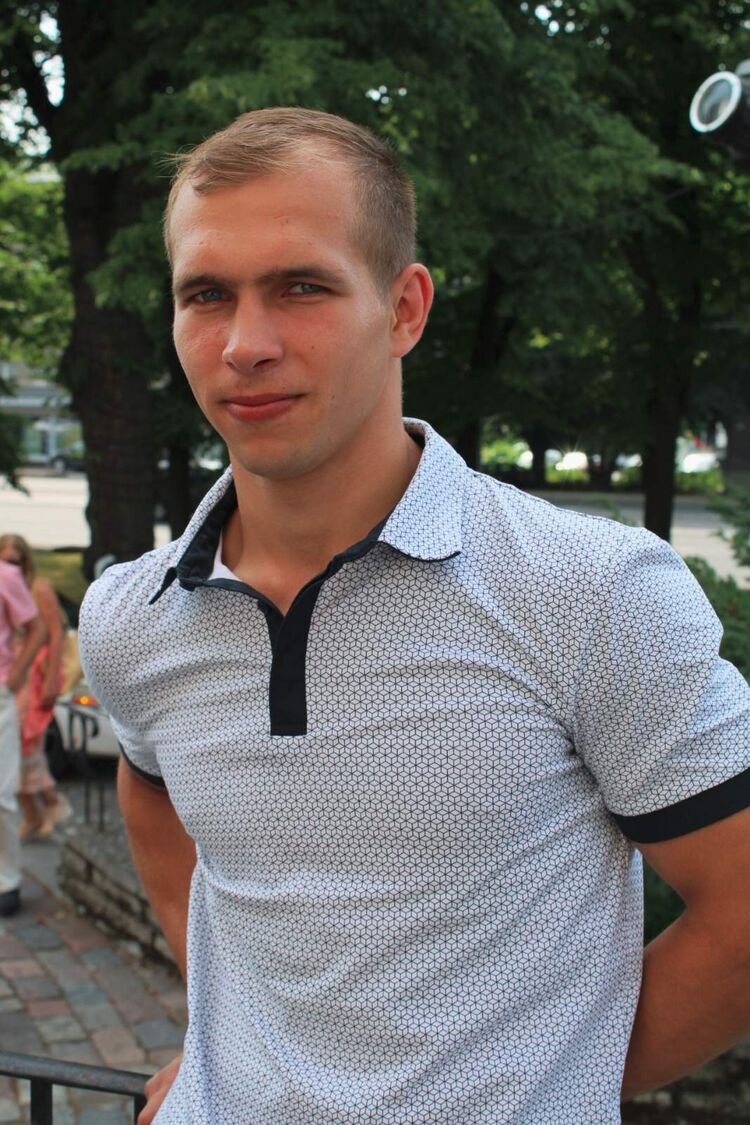  23412187  Vitalik, 27 ,    