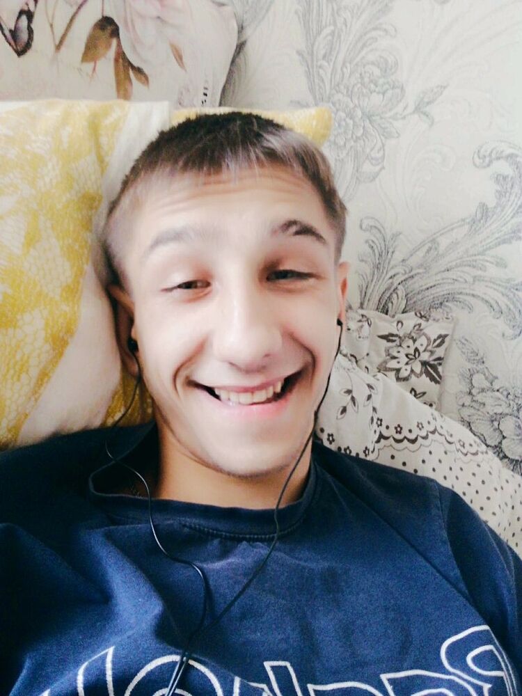  31999917  Anton, 26 ,    