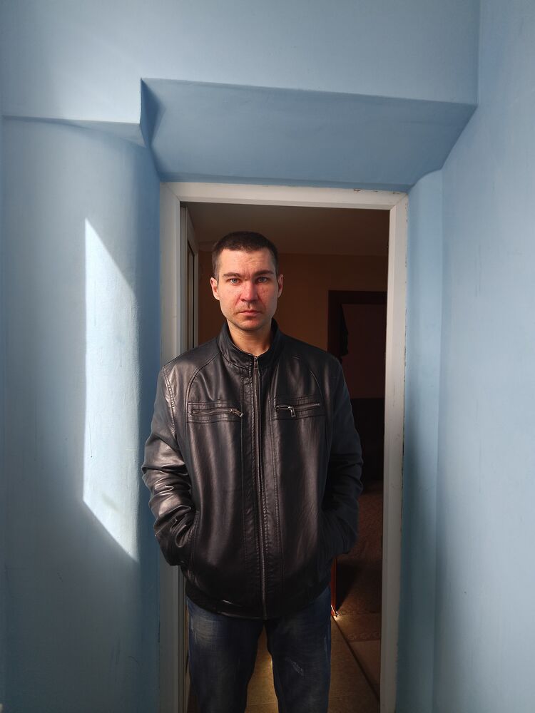  42794817  Denis, 31 ,    