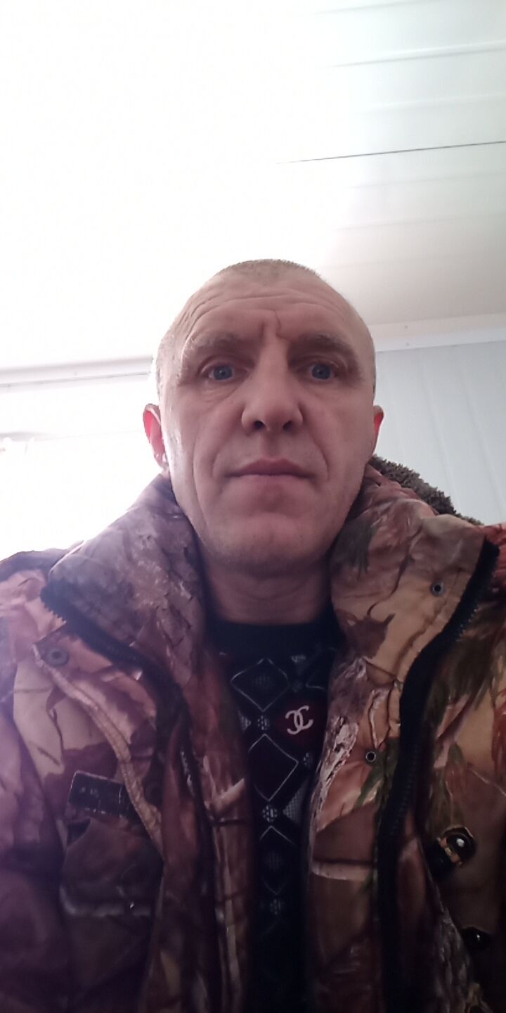  ,   Viktor, 52 ,   