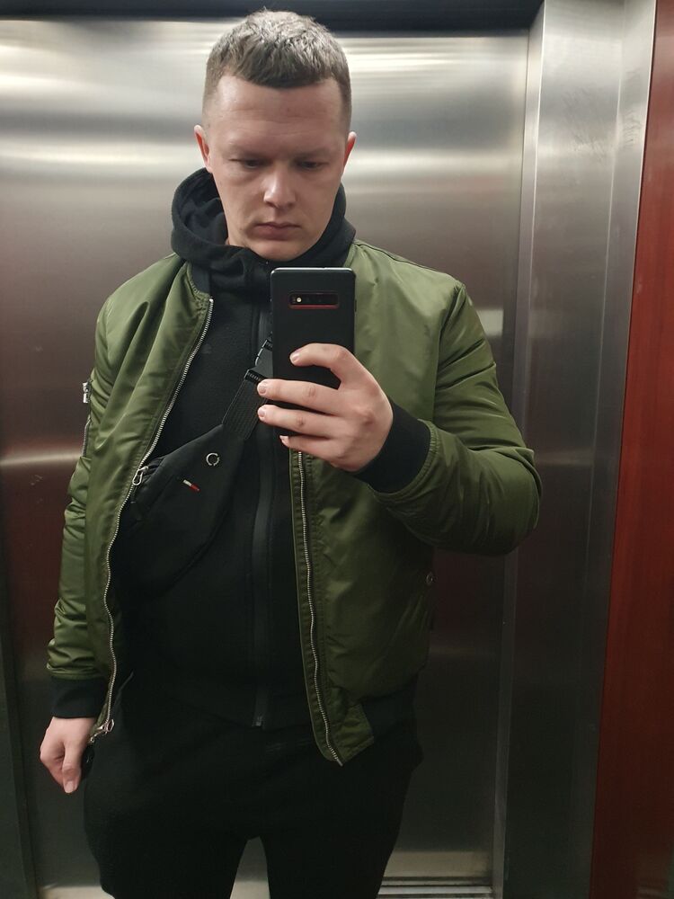  44939117  Pavel, 33 ,    