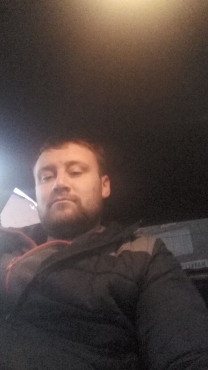  11391367  Viktor, 36 ,    