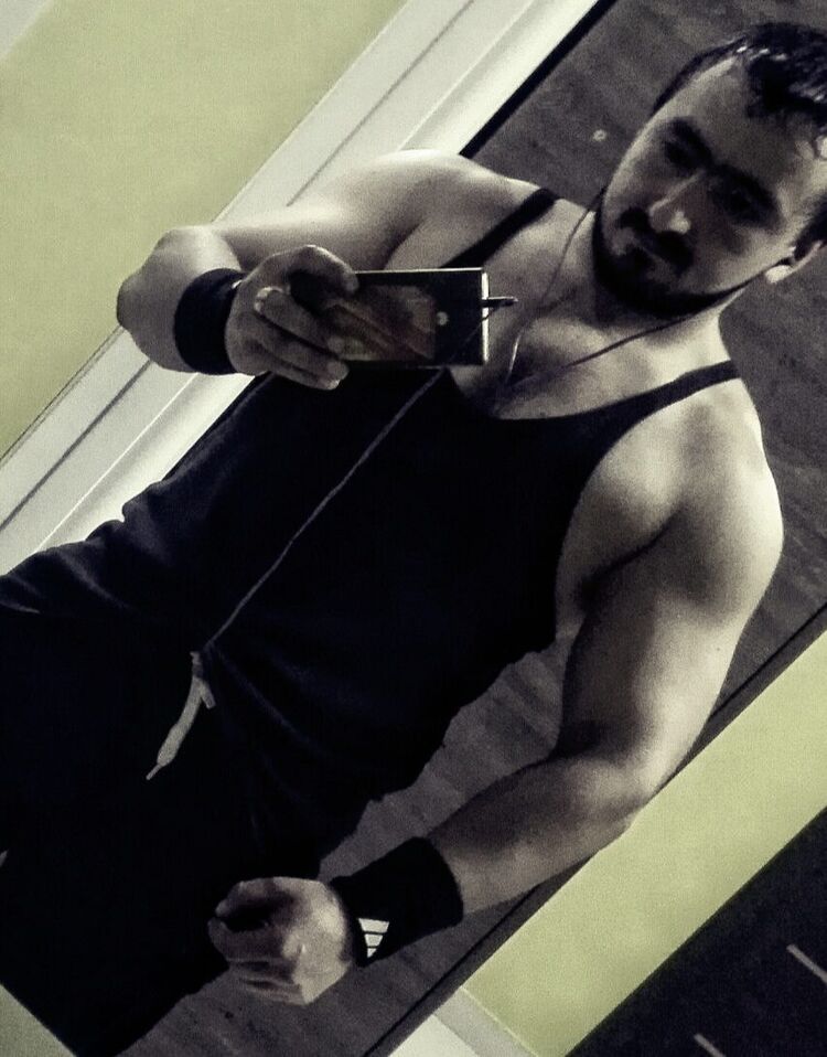  31617727  Artem, 37 ,    