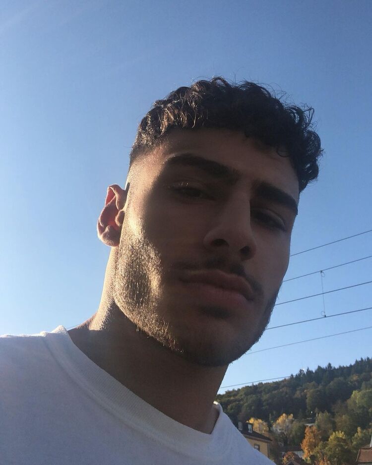  29898807  Yacine, 33 ,    -