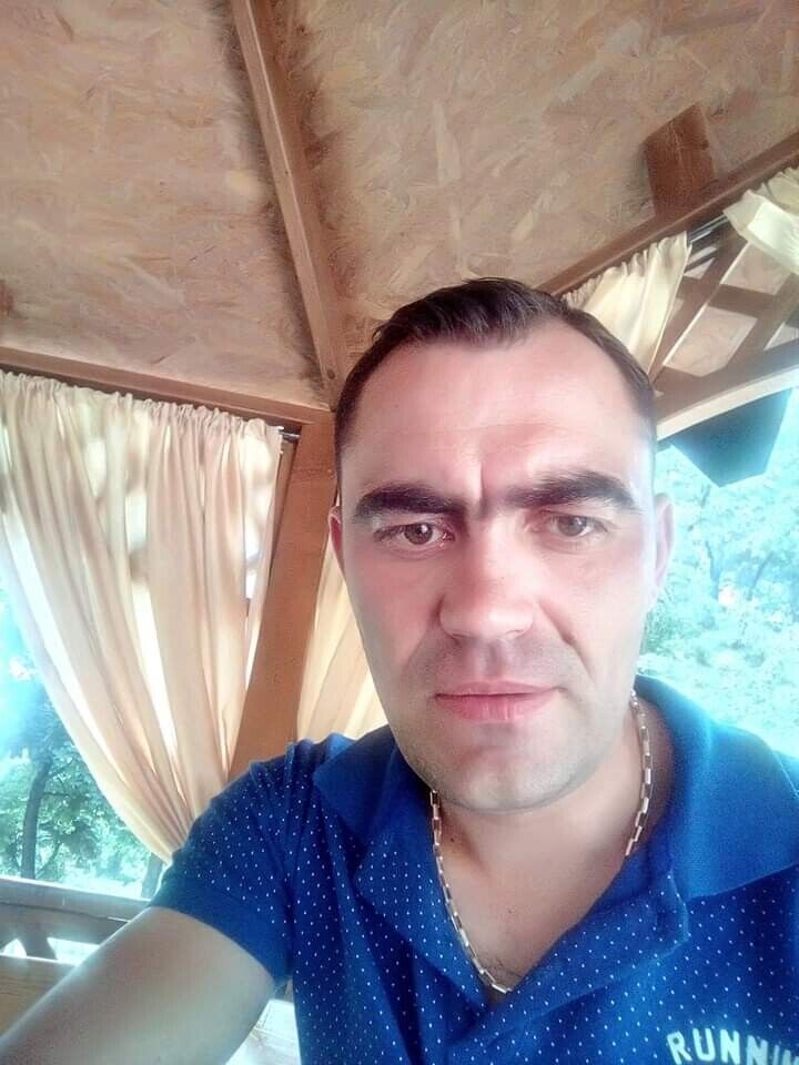  35610447  Andrei, 44 ,    