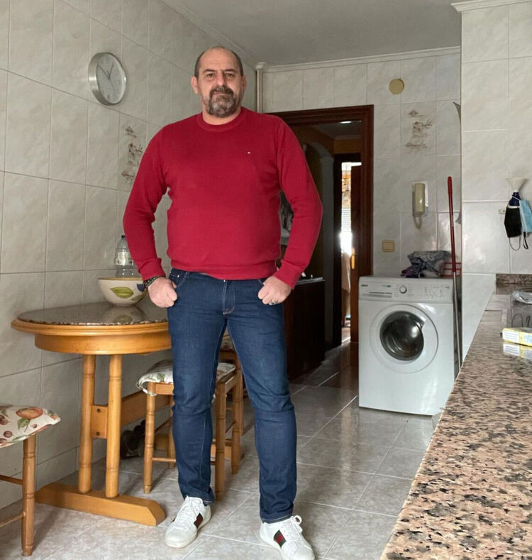  22190437  Alexander, 59 ,    