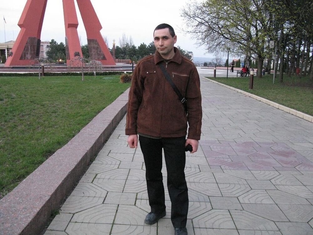  21059357  Sergiu, 45 ,    