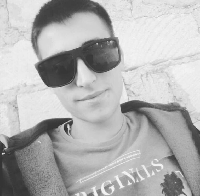  53593667  Andrei, 26 ,    