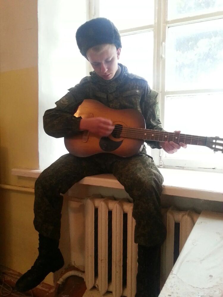  27677697  Denis, 30 ,    