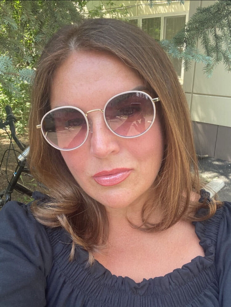  49561537  Elina, 46 ,    