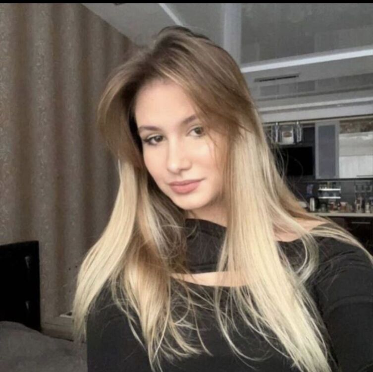  36777307  Karina, 23 ,    