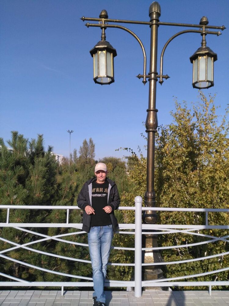  ,   Artur, 44 ,   c 