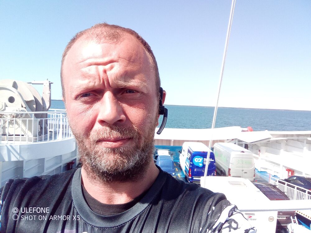  40599297  Andrei, 39 ,    