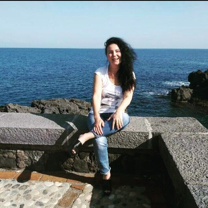  18742117  Elena, 46 ,    