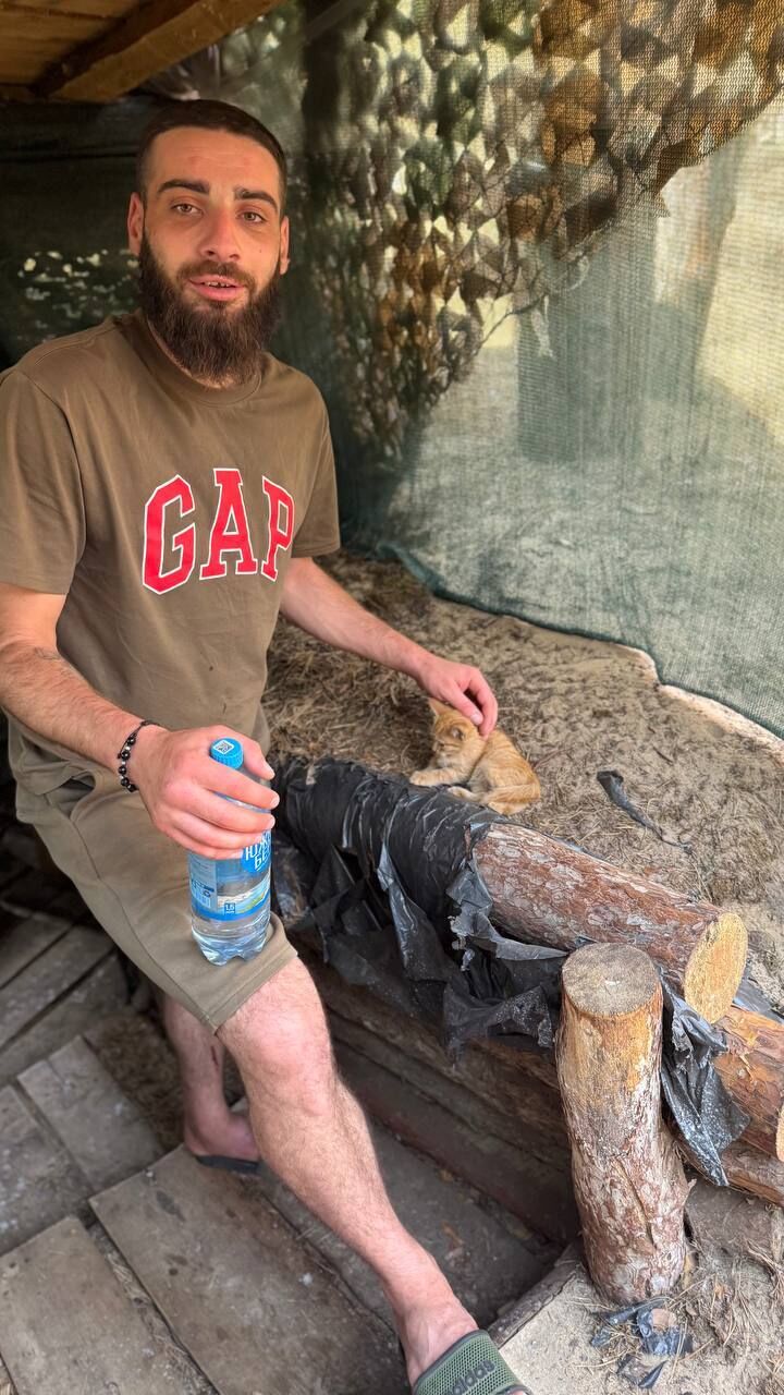  54275827  Petr, 28 ,    