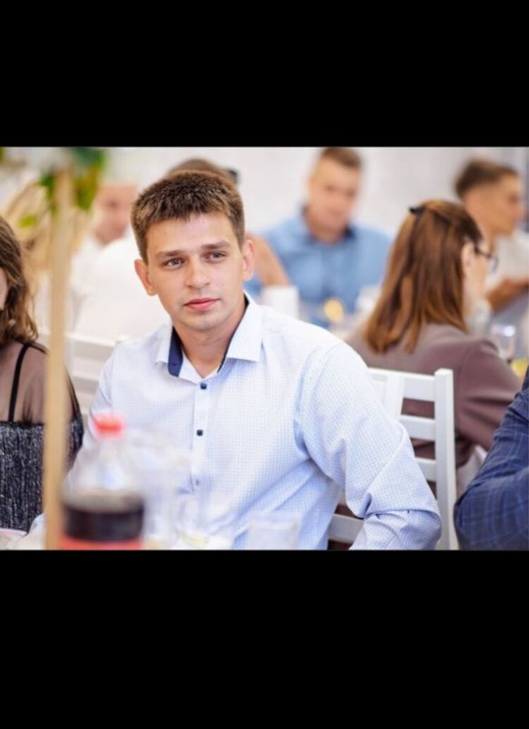  46319877  Anton, 23 ,     