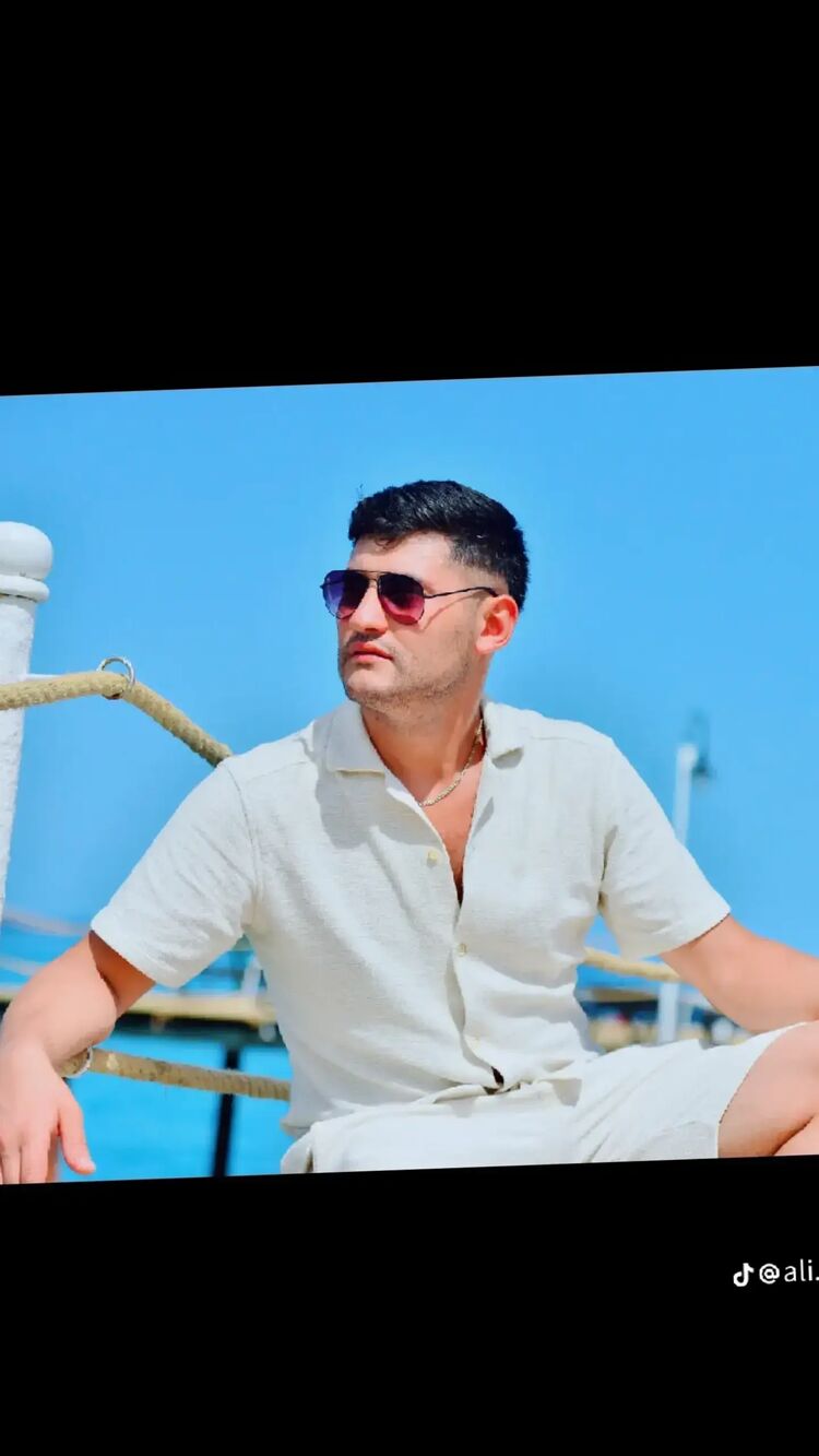  47310537  Ali, 26 ,    