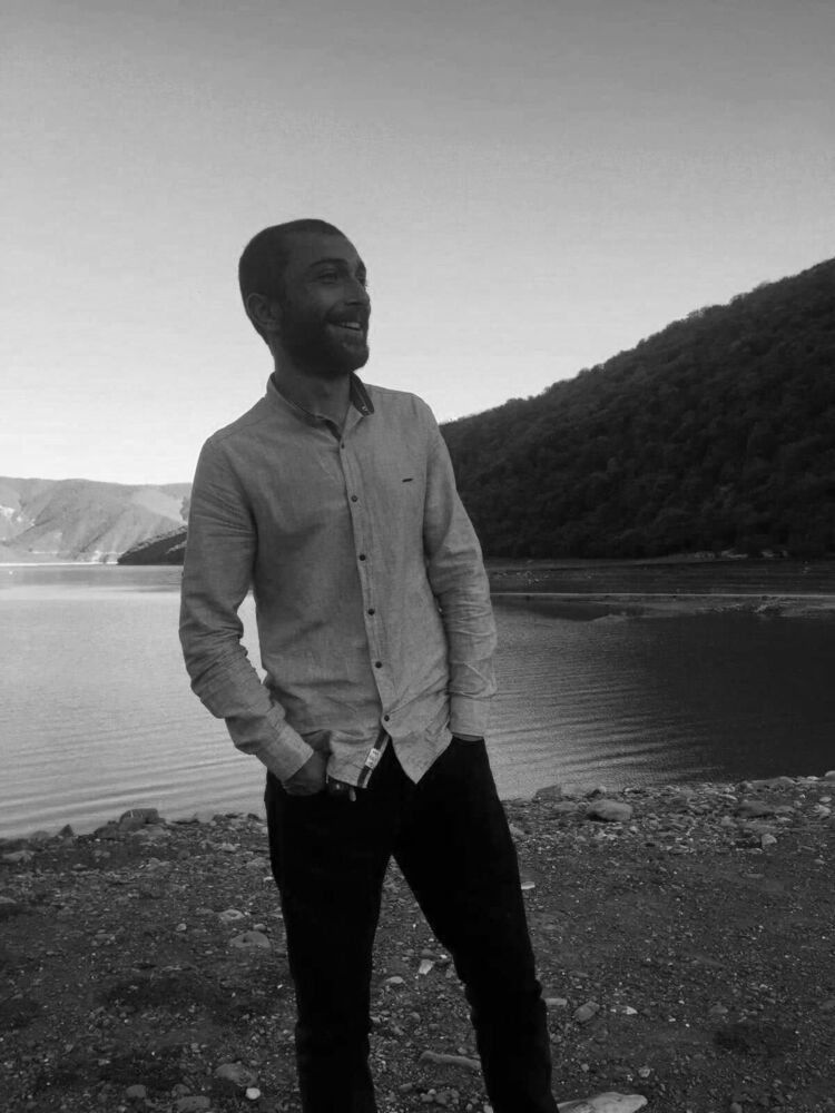  40764417  Irakli, 30 ,    