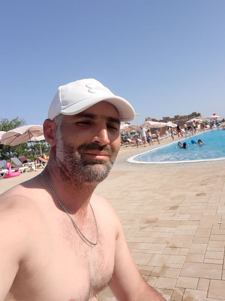  29032897  , 37 ,    
