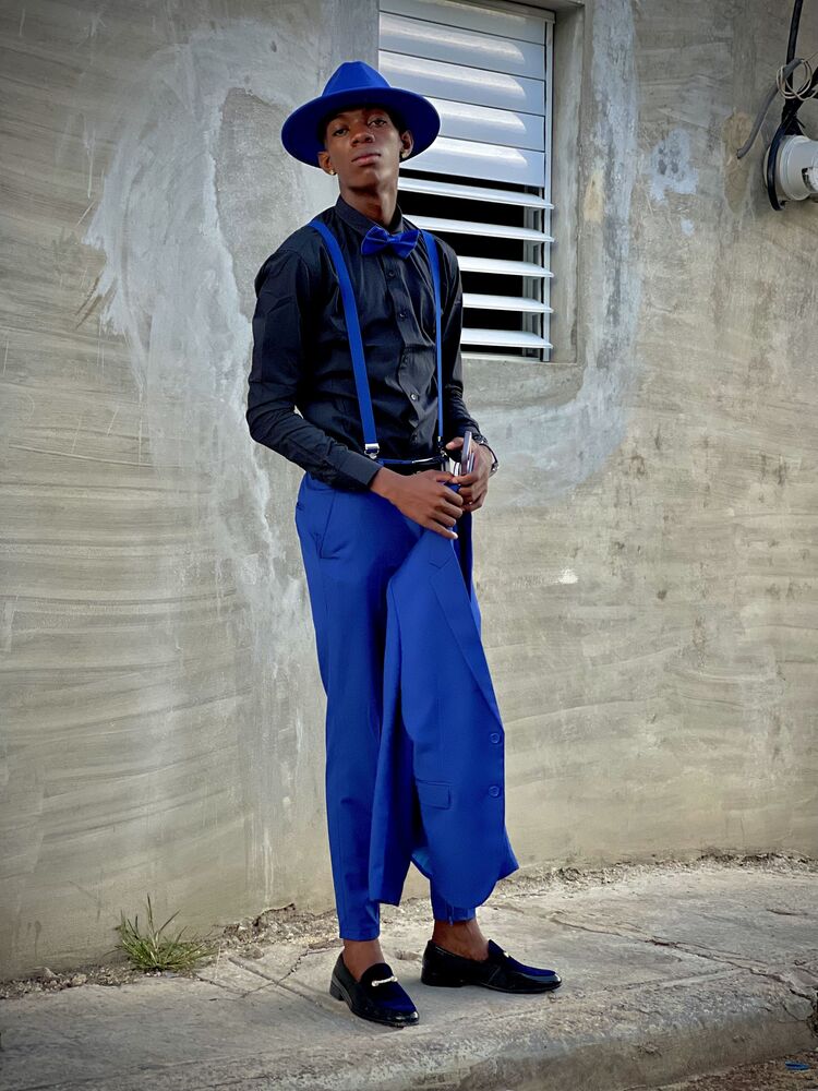  52977897  Esteban, 25 ,    --