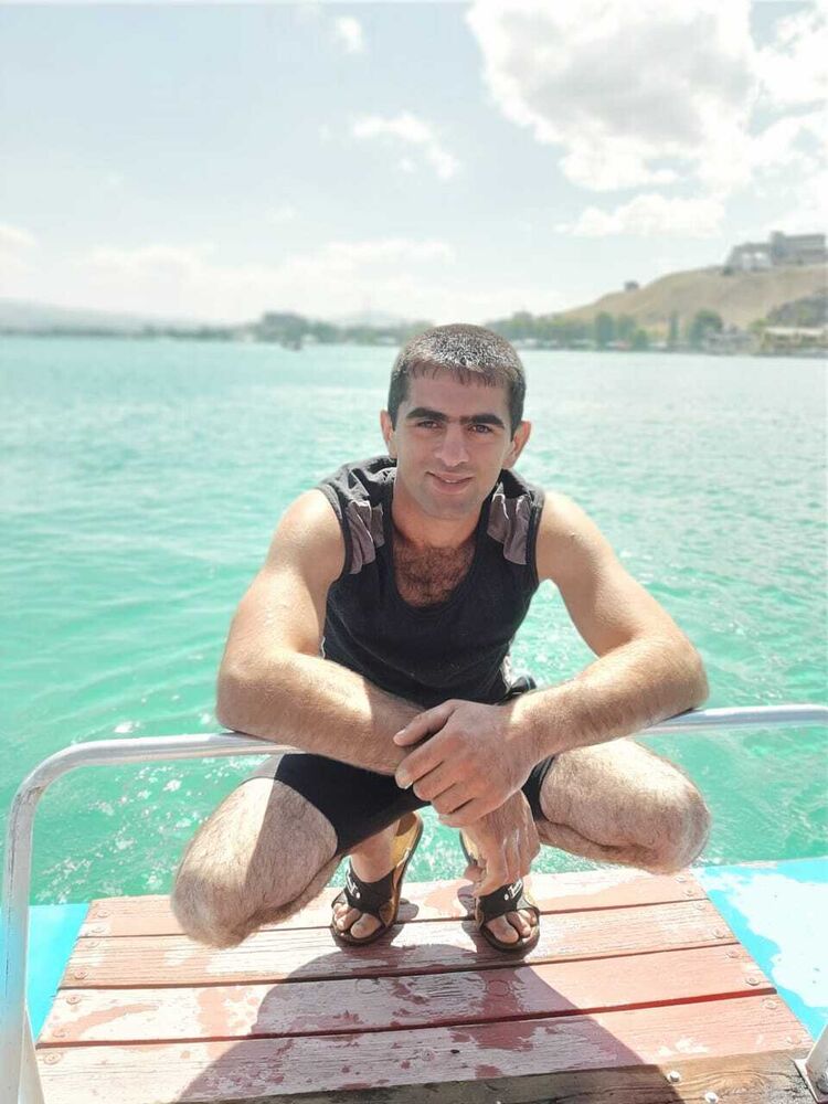  47890497  Vahe, 27 ,    
