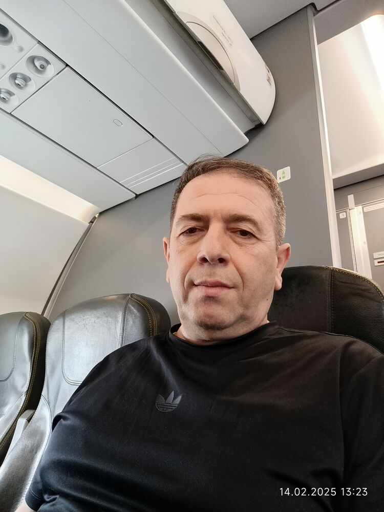  49736777  Raul, 45 ,    Podgorica
